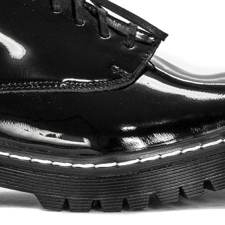 Maciejka Black Flat Shoes 04087-61/00-5
