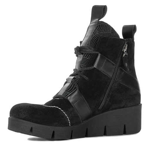 Maciejka Black Platform Boots 06185-01/00-7