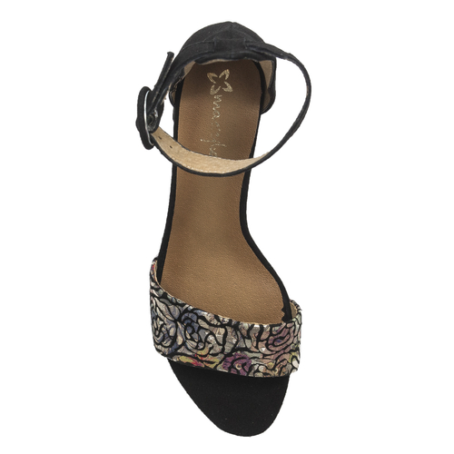 Maciejka Black Sandals with flowers 04141-48/00-5