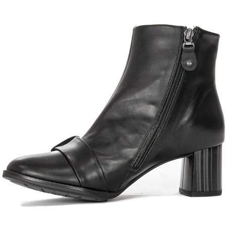 Maciejka Black leather Boots