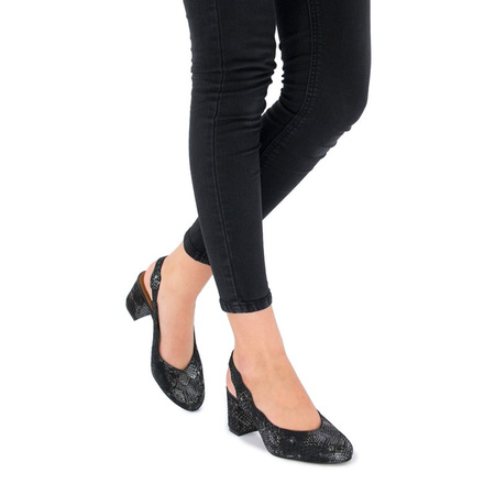 Maciejka Black leather Pumps
