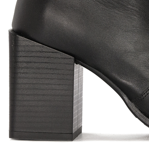 Maciejka Black leather women's Boots 05687-01/00-7