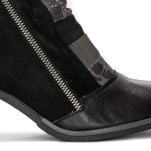 Maciejka Black women's Boots 05647-01/00-3
