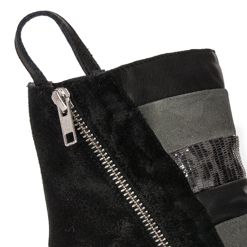 Maciejka Black women's Boots 05647-01/00-3