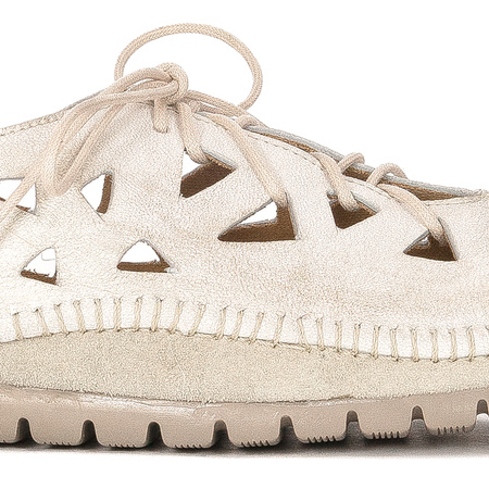 Maciejka Light Beige Low Shoes