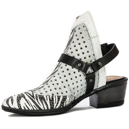 Maciejka White Flat Shoes 04419-11/00-5