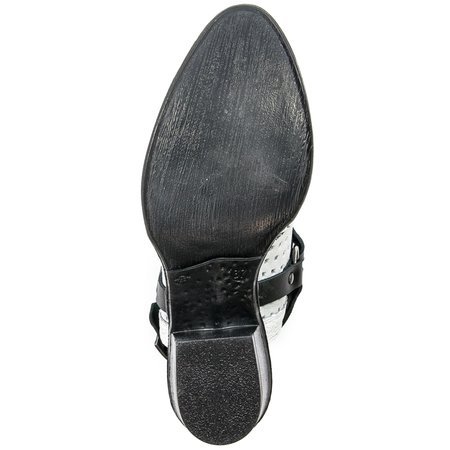 Maciejka White Flat Shoes 04419-11/00-5