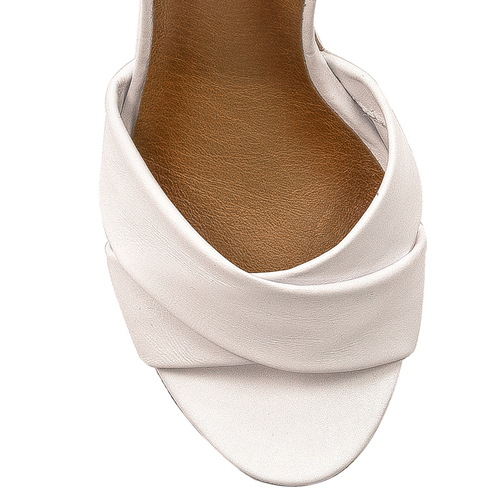 Maciejka White Sandals 06081-11