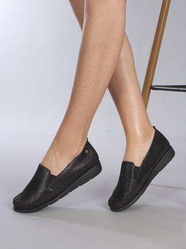 Maciejka Black Leather Flat Shoes P6505-01/00-1