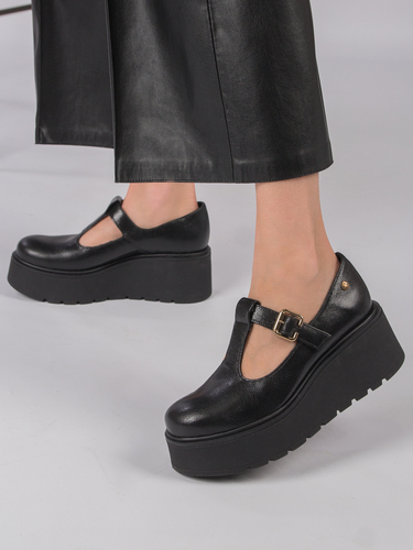 Maciejka Women's low shoes Black leather 6271A-01/00-1