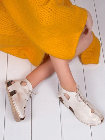 Maciejka Light Beige Low shoes