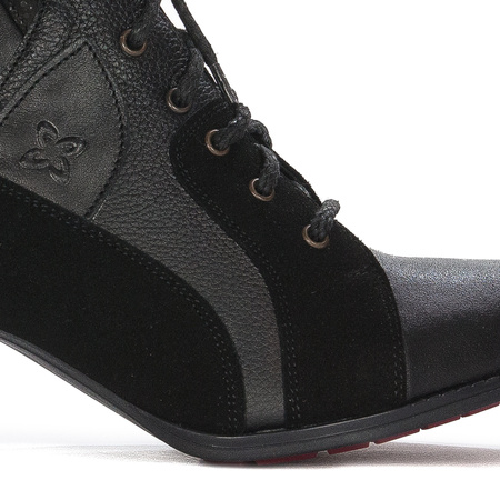 Maciejka Botki na słupku skóra naturalna czarne