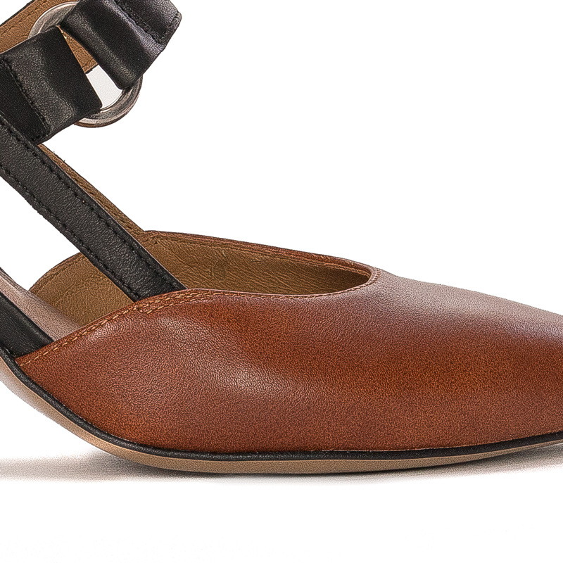 Maciejka leather Black and brown pumps