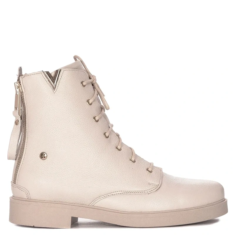 Maciejka Beige women's Boots 05723-04/00-8