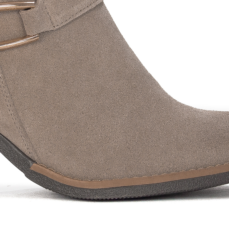 Maciejka Beige Boots 06247-04/00-7