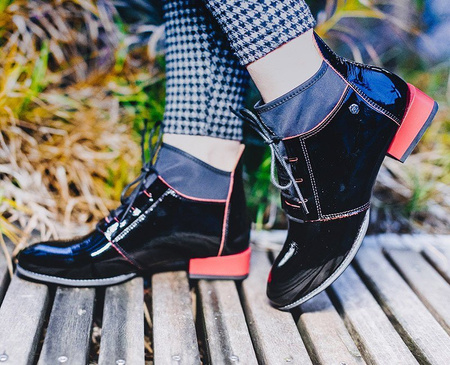 Maciejka Black Lace-up Boots 04744-16/00-5