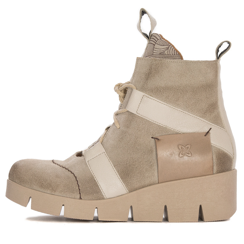 Maciejka Light Beige Platform Boots 06185-22/00-8