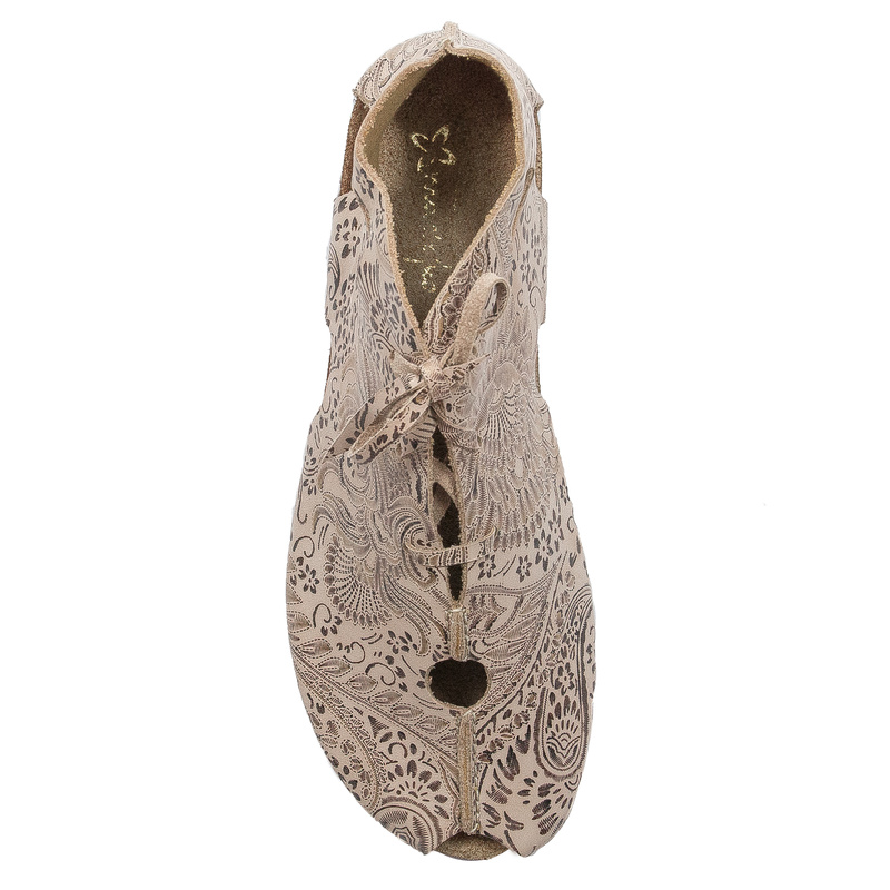 Maciejka Beige and Gold leather low shoes
