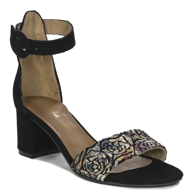 Maciejka Black Sandals with flowers 04141-48/00-5