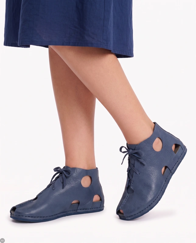 Maciejka Navy Low shoes
