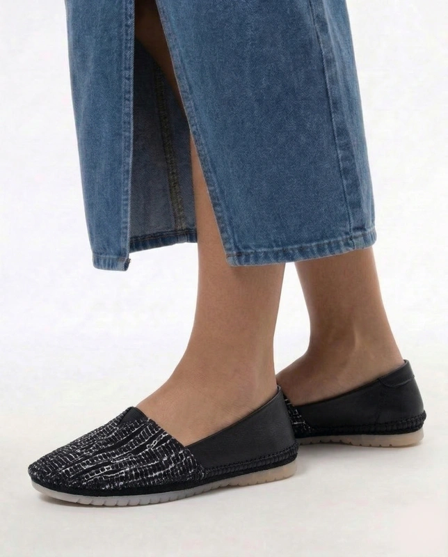 Maciejka 1930W Leather Textured Slip-on Shoes Black 1930W-48/00-0