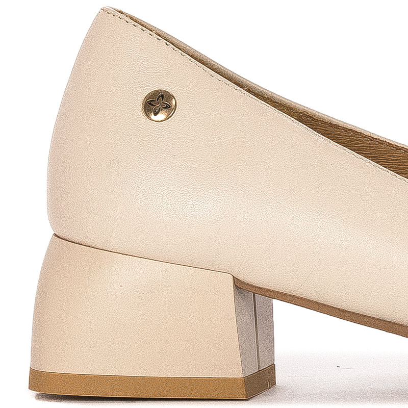 Maciejka Women's Light Beige Leather Pumps