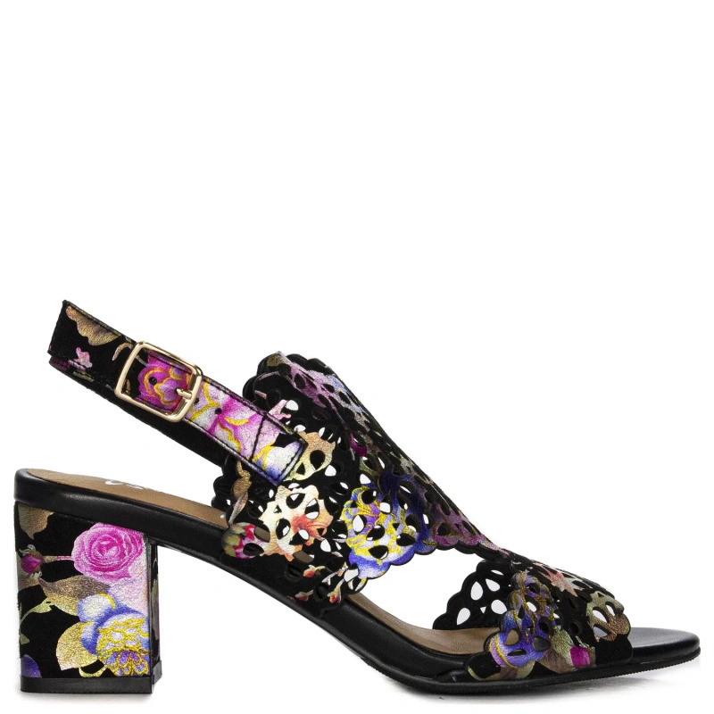 Maciejka Black Sandals with flowers N6518-01/00-1