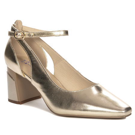 Maciejka Gold Pumps