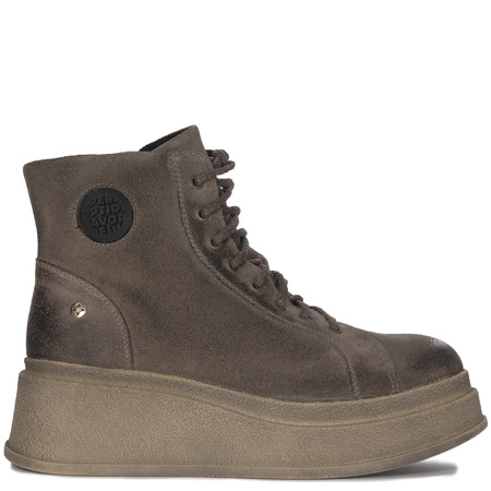 Maciejka Suede Leather Boots on Massive Sole Brown 06309-02-00-8