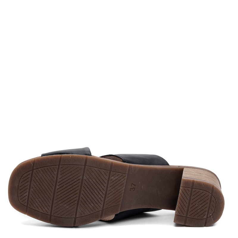Maciejka Skórzane Klapki Na Słupku Eleganckie Czarne E7390-01/00-1