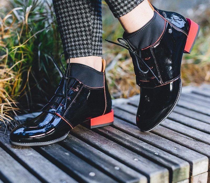 Maciejka Black Lace-up Boots 04744-16/00-5