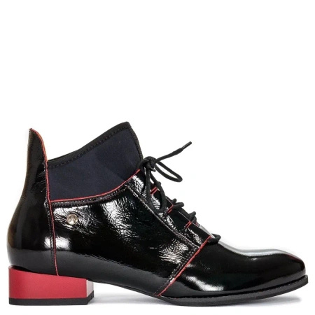 Maciejka Black Lace-up Boots 04744-16/00-5
