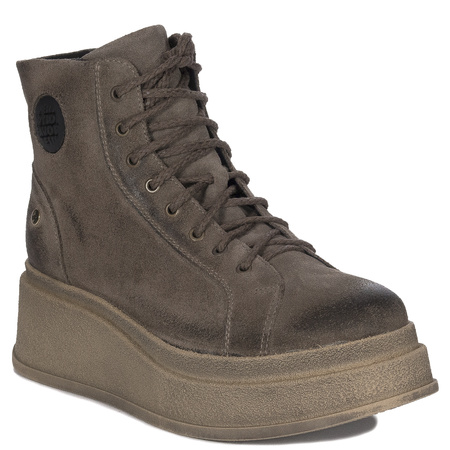 Maciejka Suede Leather Boots on Massive Sole Brown 06309-02-00-8