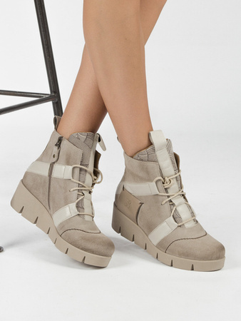 Maciejka Light Beige Platform Boots 06185-22/00-8