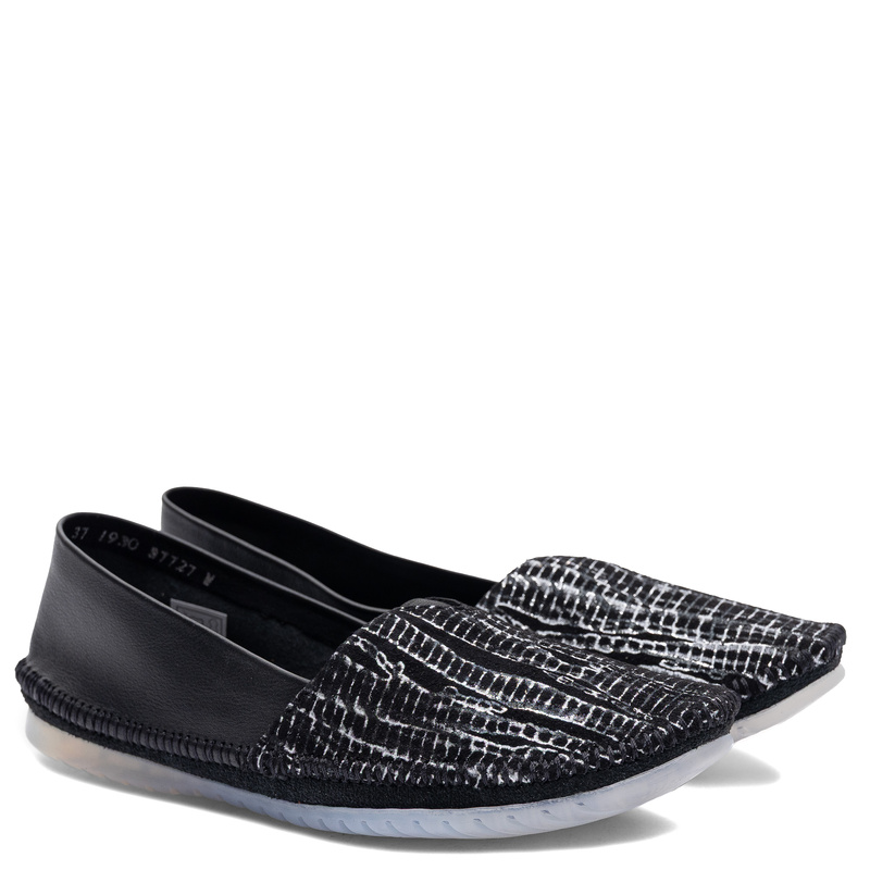 Maciejka 1930W Leather Textured Slip-on Shoes Black 1930W-48/00-0