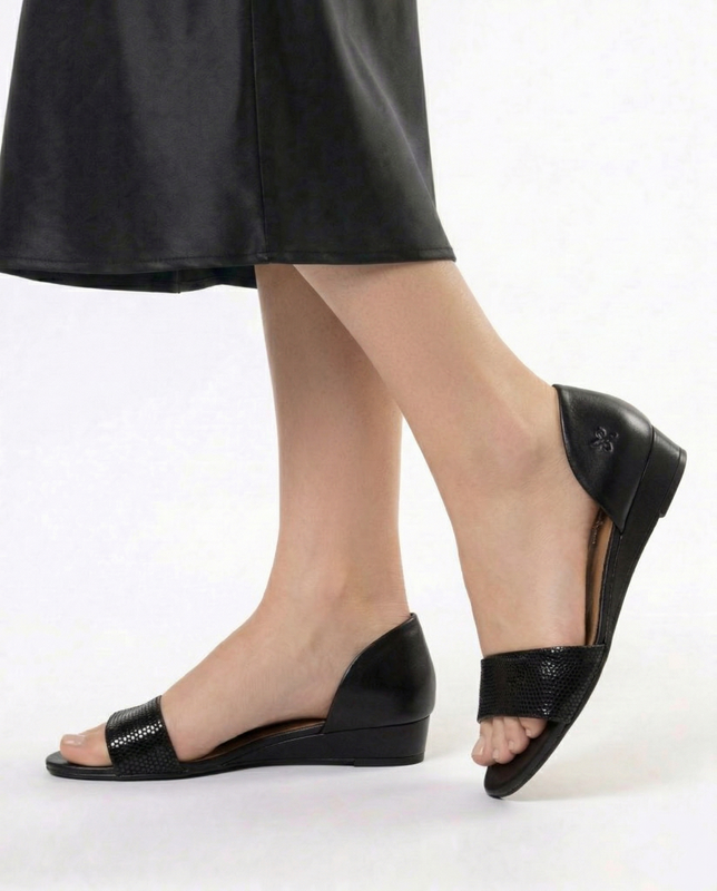 Maciejka Leather Sandals Closed Heel Low Wedge Black 01971-11/00-5