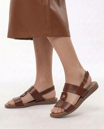 Maciejka Leather Flat Sandals With Decorative Chain Detail Brown E7403-29/00-0