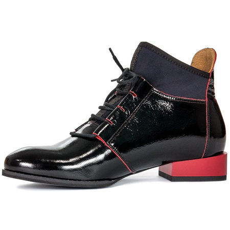 Maciejka Black Lace-up Boots 04744-16/00-5