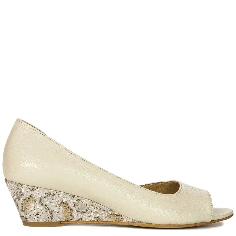 Maciejka Women Lowshoes Beige Gold Leather