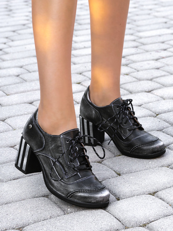 Maciejka Women's low shoes natural leather White + Black