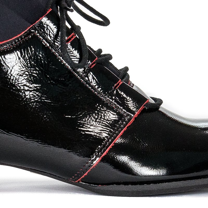 Maciejka Black Lace-up Boots 04744-16/00-5