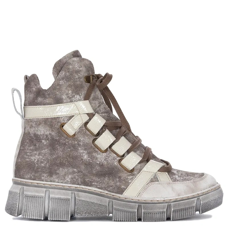Maciejka Beige women's Boots 06158-04/00-7