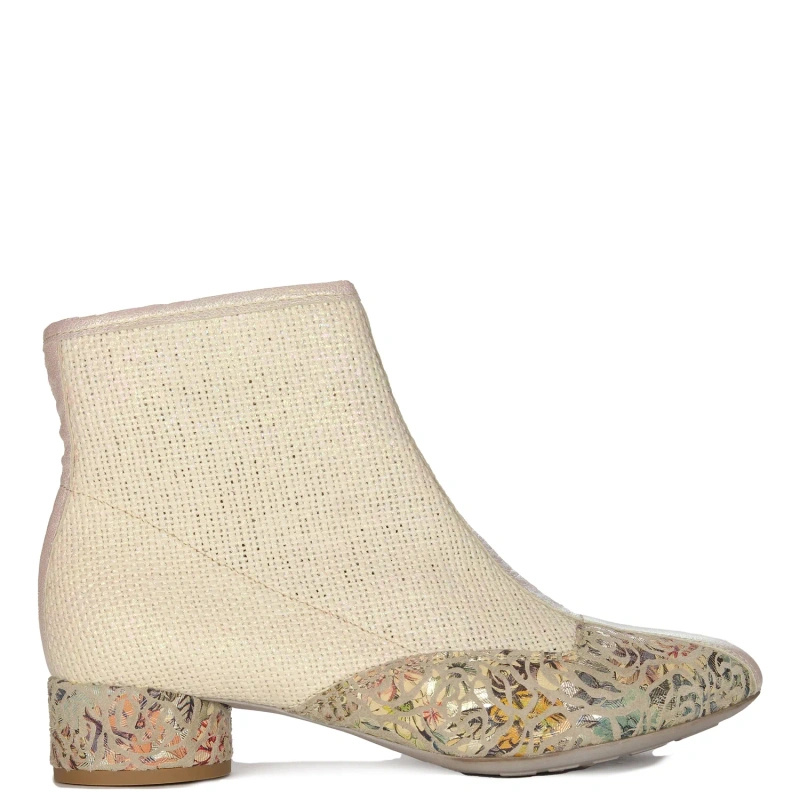 Maciejka Light Beige Boots 04937-22/00-5