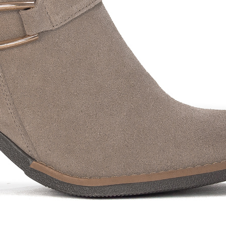 Maciejka Beige Boots 06247-04/00-7