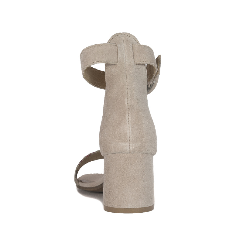 Maciejka Biege Sandals with flowers 04141-49/00-5