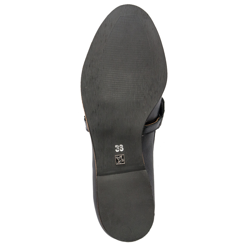 Maciejka Black Low Shoes 05526-01/00-1