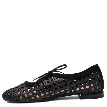 Maciejka Leather Perforated Lace-Up Flats Black 07303-01/00-1
