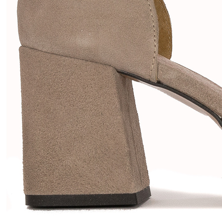 Maciejka Sandały na słupku skóra naturalna welurowa ciemny beż