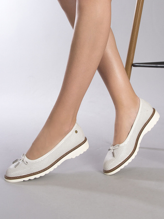 Maciejka White Leather Flat Shoes P6509-11/00-1