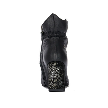 Maciejka Black leather Boots 05287-01/00-6